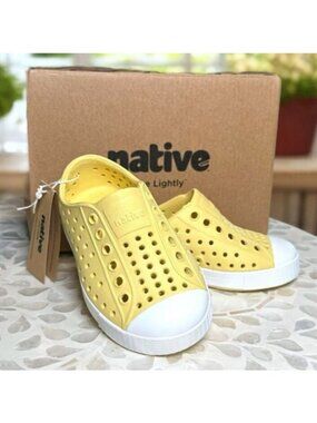 Native Toddler Jefferson EVA Slip-On Water Shoes Sneakers Gone Bananas Size 4